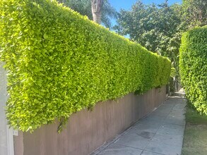 2500 S Bronson Ave, Unit 2850 in Los Angeles, CA - Building Photo - Building Photo