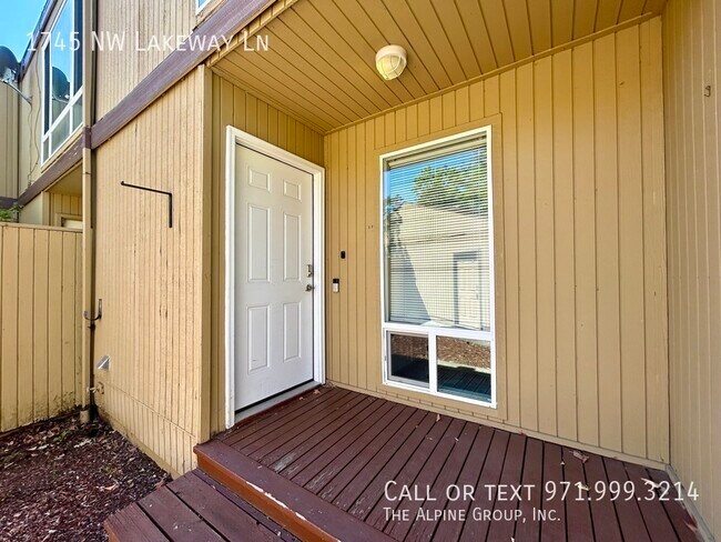 1745 NW Lakeway Ln in Beaverton, OR - Building Photo - Building Photo