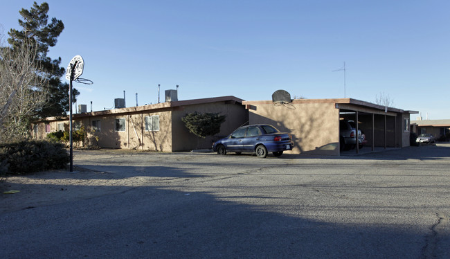 17592 Lemon St in Hesperia, CA - Building Photo - Building Photo