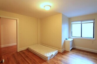 50 Bishop Allen Dr, Unit 1A in Cambridge, MA - Foto de edificio - Building Photo