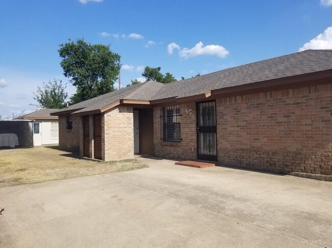 2934 Chestnut Ave in Fort Worth, TX - Foto de edificio - Building Photo
