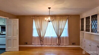 221 Wyckoff Ave in Piscataway, NJ - Building Photo - Building Photo