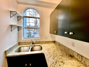 4240 Wilshire Blvd, Unit 102 in Wilmington, NC - Building Photo - Building Photo