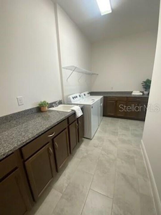 2543 Yellow Brick Rd in St. Cloud, FL - Building Photo