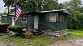 962 NY-29A in Gloversville, NY - Building Photo