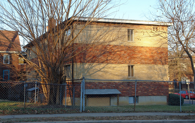 745 Oak St in Cincinnati, OH - Foto de edificio - Building Photo