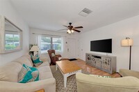 1137 N Moonmist Ct in Siesta Key, FL - Foto de edificio - Building Photo