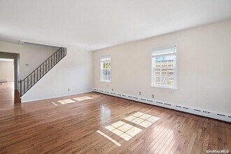 15 River Rd in Sayville, NY - Building Photo - Building Photo