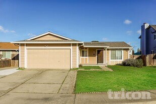 607 Placer Ln in Suisun City, CA - Building Photo