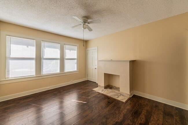 327 Eleanor Ave in San Antonio, TX - Building Photo - Building Photo