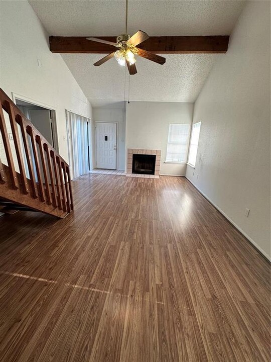 200 Pecan Dr in League City, TX - Building Photo