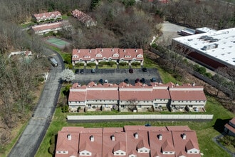 Maplewood Condos in Shrewsbury, MA - Foto de edificio - Building Photo