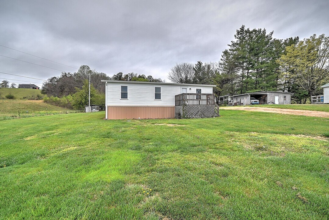 2145 Brown Springs Rd in Greeneville, TN - Building Photo