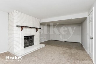 323 Turfwood Dr in Ballwin, MO - Building Photo - Building Photo