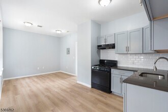 68 Garside St in Newark, NJ - Building Photo - Building Photo