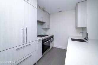 15 Morris Ave, Unit 405 in Long Branch, NJ - Foto de edificio - Building Photo