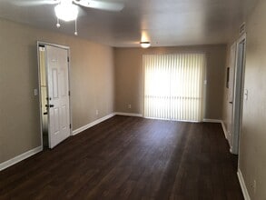 1943 Dawsey St in Tallahassee, FL - Foto de edificio - Building Photo