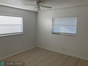 3600 Riverside Dr in Coral Springs, FL - Building Photo - Building Photo