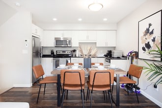Lumen Townhomes in Winnipeg, MB - Foto de edificio - Building Photo