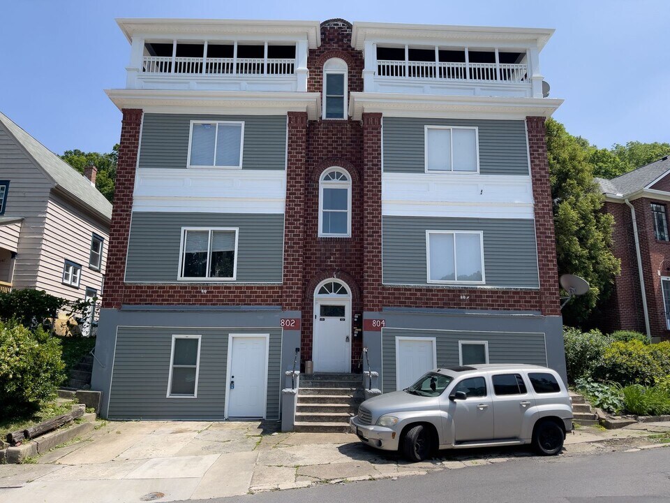 802-804 Gephart Dr in Cumberland, MD - Building Photo