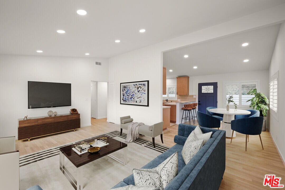 8940 Holly Pl in Los Angeles, CA - Building Photo