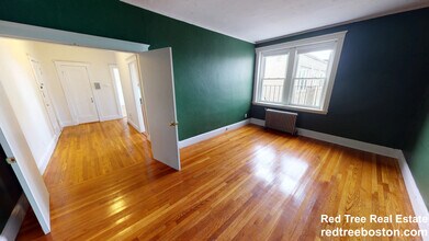 1810 Commonwealth Ave, Unit 34 in Boston, MA - Foto de edificio - Building Photo