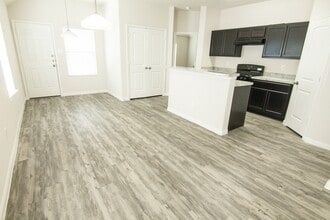 832 Canton Grass Ln in La Marque, TX - Building Photo - Building Photo