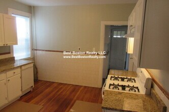 106 Highland Rd in Somerville, MA - Building Photo - Building Photo