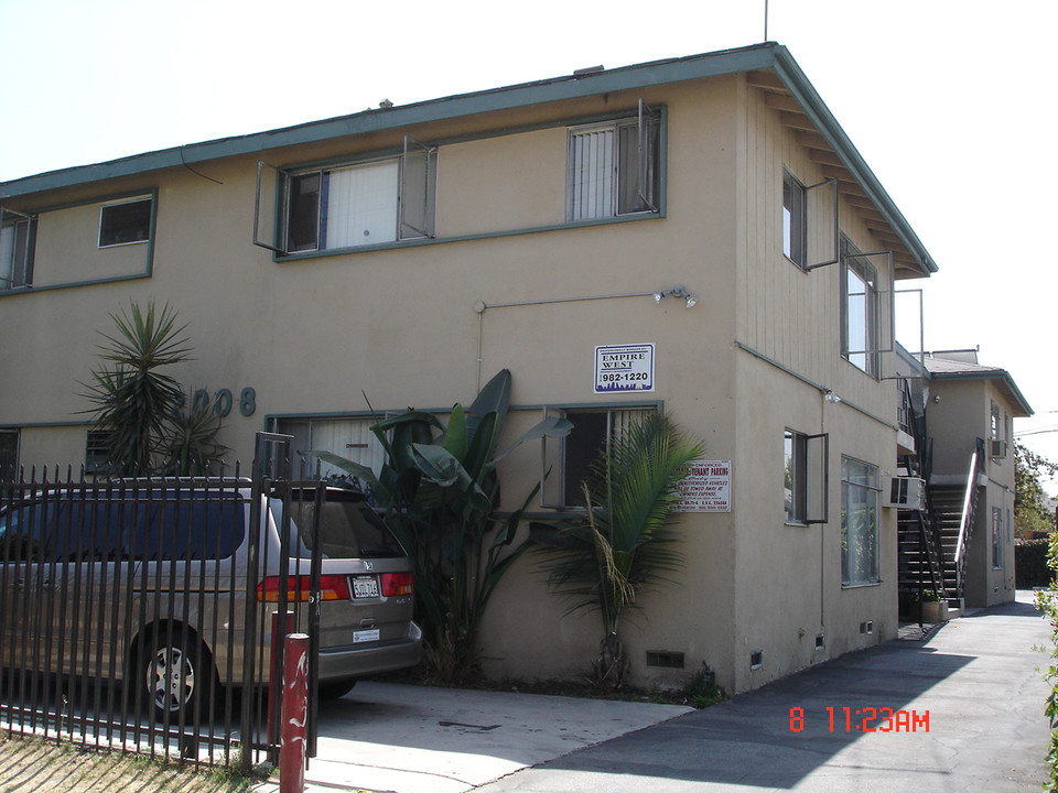 12008 Hart St in North Hollywood, CA - Building Photo