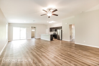 494 Hoffer St in Port Charlotte, FL - Foto de edificio - Building Photo