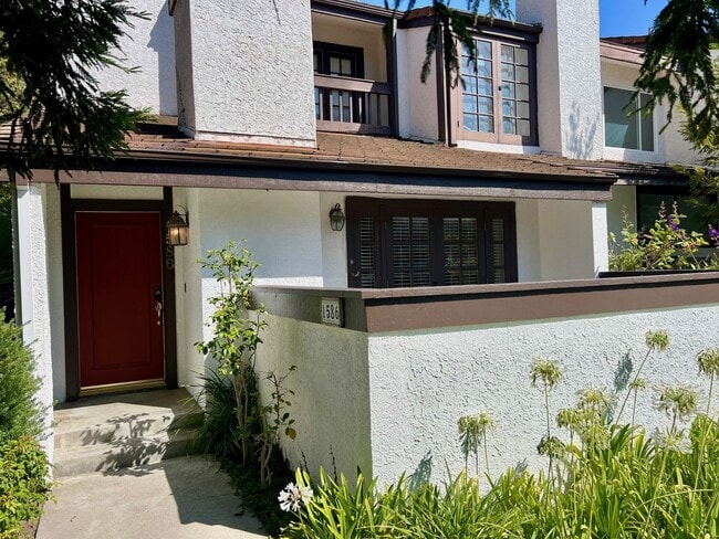 property at 1586 Palisades Dr
