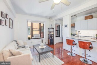 2100 19th St NW, Unit 701 in Washington, DC - Foto de edificio - Building Photo