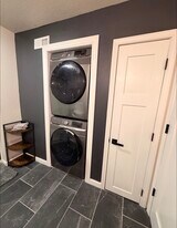 4434 Honey Bee Rdg, Unit Apartment in Des Moines, IA - Building Photo