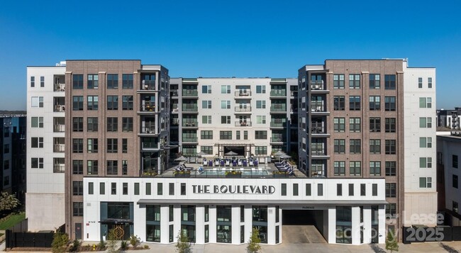 2408 South Blvd in Charlotte, NC - Foto de edificio - Building Photo