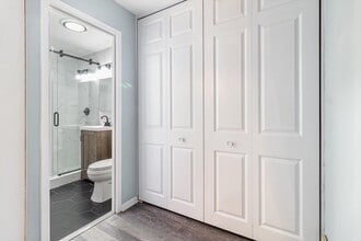 400 E Randolph St, Unit 2521 in Chicago, IL - Building Photo - Building Photo