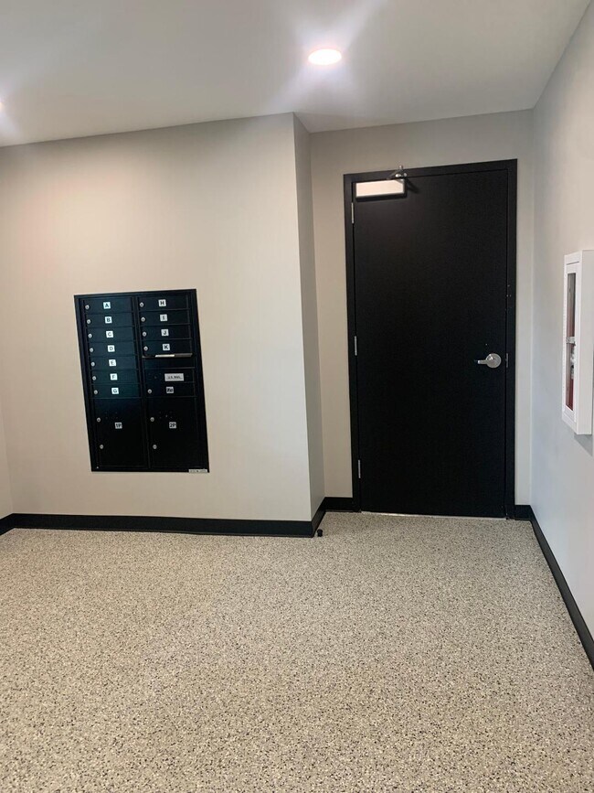 1 Holding Ln, Unit I in Crystal City, MO - Foto de edificio - Building Photo