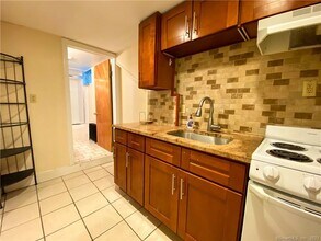 241 Edwards St in New Haven, CT - Building Photo - Building Photo