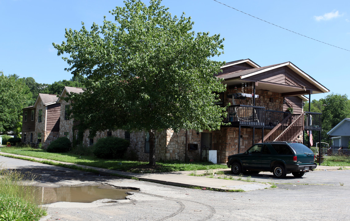 111 W Main St in Ansted, WV - Building Photo