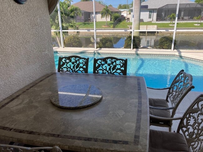 818 SW 8th Pl, Unit 2407 in Cape Coral, FL - Building Photo - Building Photo