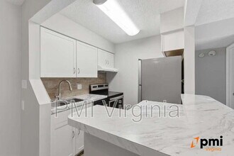 326 Wells Ct in Hampton, VA - Building Photo - Building Photo