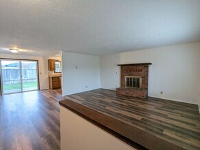 640 T St in Springfield, OR - Building Photo - Building Photo