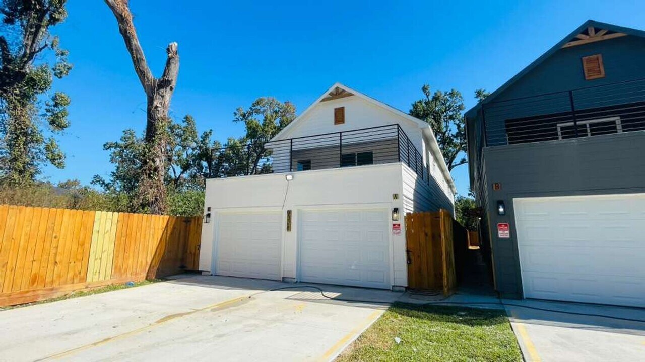 9328 Firnat St in Houston, TX - Building Photo