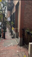 3 Goodwin Pl, Unit 4 in Boston, MA - Foto de edificio - Building Photo