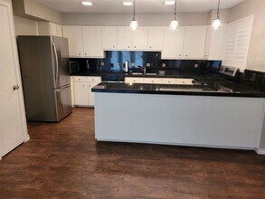 200 Full Moon in Horseshoe Bay, TX - Building Photo - Building Photo