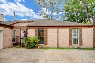 1108 Nantucket Dr in Houston, TX - Building Photo - Building Photo