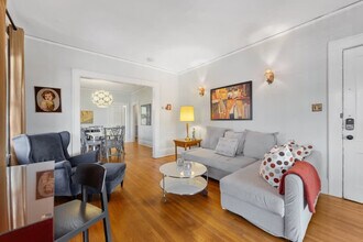 536 Hawthorne Ln in Charlotte, NC - Building Photo - Building Photo