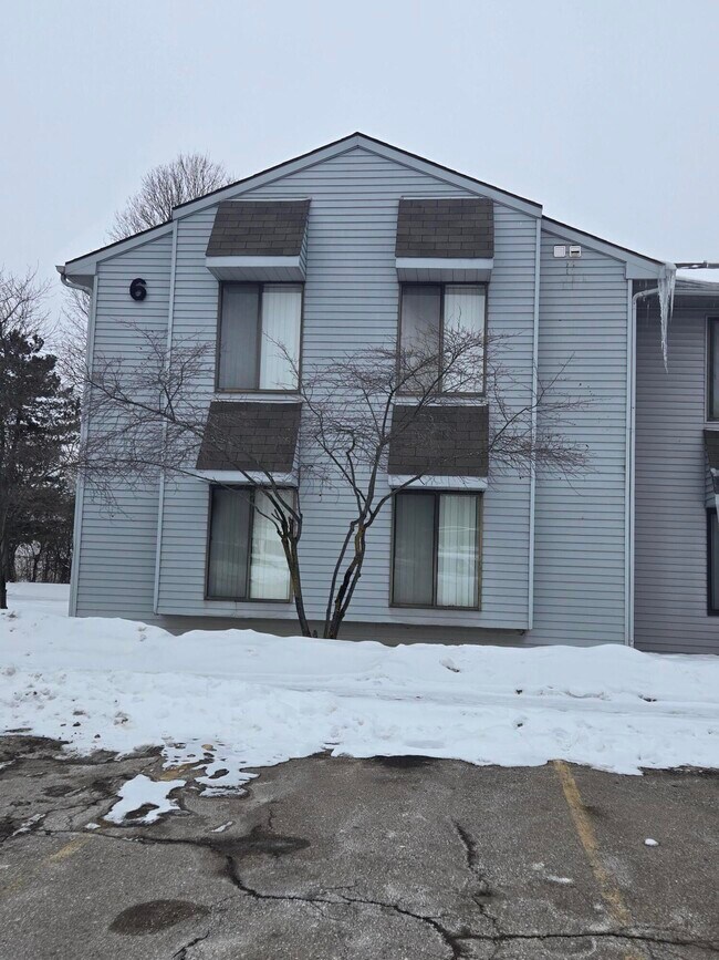 3814 Sparrow Wood Dr in Ann Arbor, MI - Building Photo - Building Photo