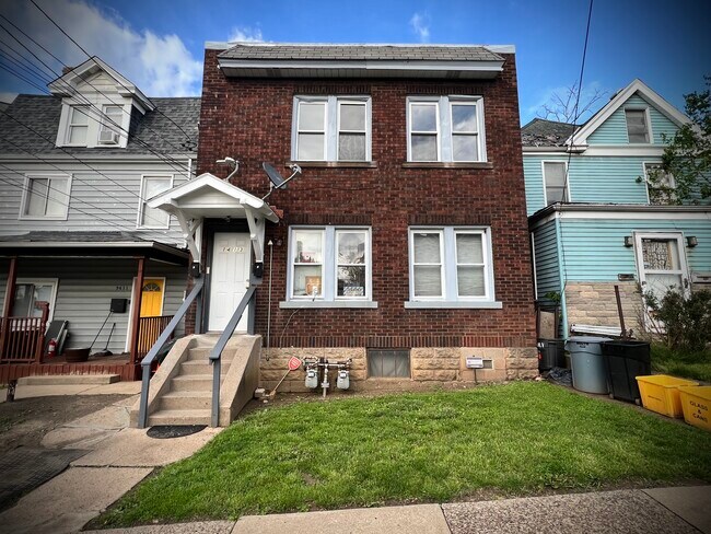 1413 Margaret St, Unit 2 in Homestead, PA - Foto de edificio - Building Photo