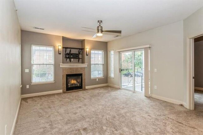 621 Grandview Ct in Iowa City, IA - Building Photo - Building Photo