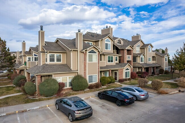 Miralago Condominiums in Littleton, CO - Foto de edificio - Building Photo